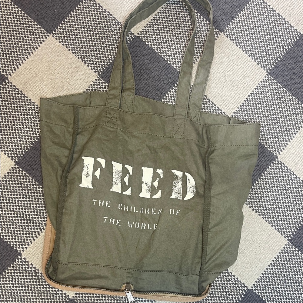 Feed Packable burlap cotton zip tote